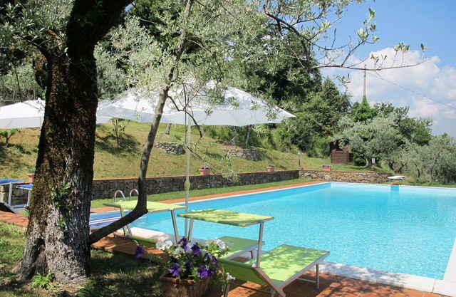 Lovely apartment in villa for 4 people with pool, WIFI, TV, patio, pets allowed and parking