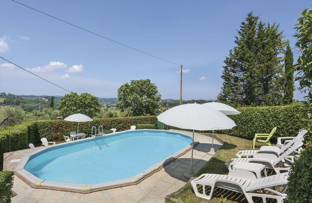 Lovely apartment in villa for 2 people with pool, A/C, TV, patio, pets allowed and parking