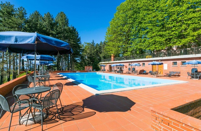 Lovely apartment in villa for 4 guests with WIFI, pool, TV, terrace and pets allowed