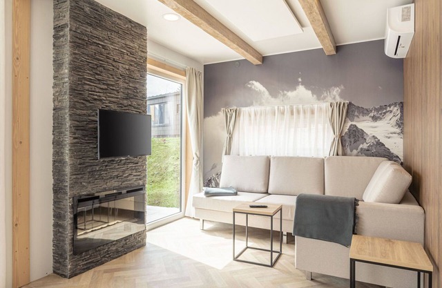 Lovely apartment in villa for 6 people with WIFI, TV, terrace and parking