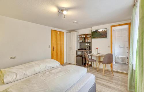 Lovely Apartment In Bischofsheim With Wifi
