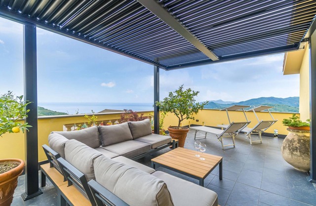 Lovely apartment in Cogorno with WiFi