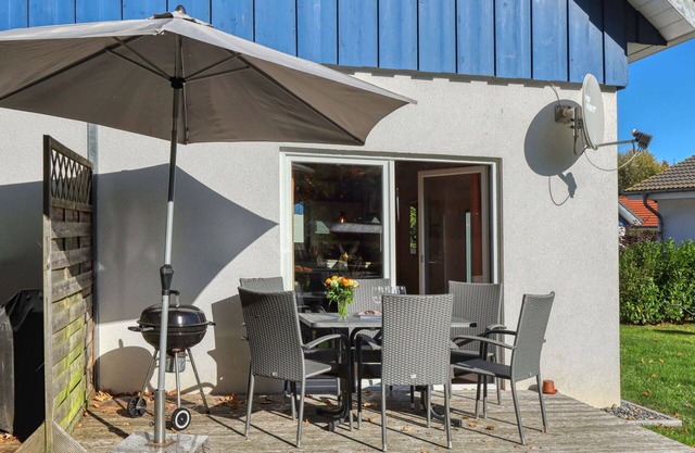 Lovely apartment in villa for 4 guests with WIFI, TV, terrace and parking