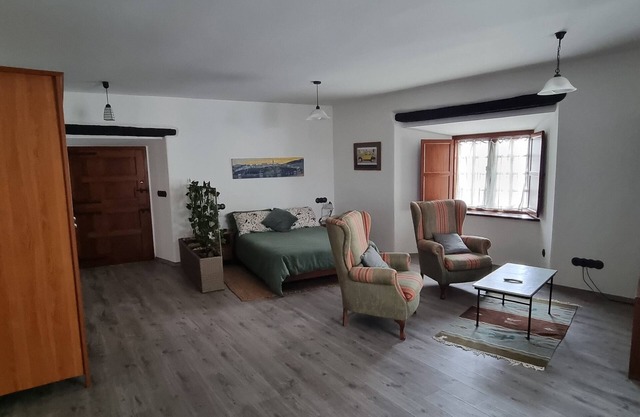 Lovely apartment in lCastropol with Patio