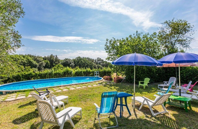 Lovely apartment in villa for 12 people with private pool, WIFI, TV, patio, pets allowed and par.