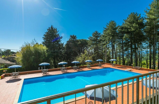 Lovely apartment in villa with pool, WIFI, TV, terrace, pets allowed, panoramic view and parking