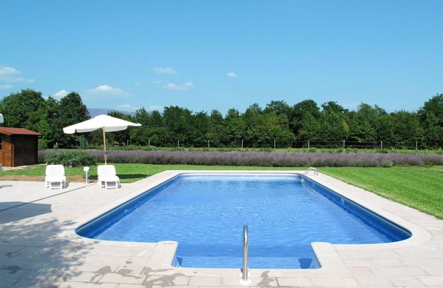Lovely apartment in villa for 4 people with pool, WIFI, A/C, TV, terrace and parking