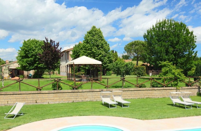 Lovely apartment in villa for 5 guests with pool, WIFI, TV, pets allowed and parking