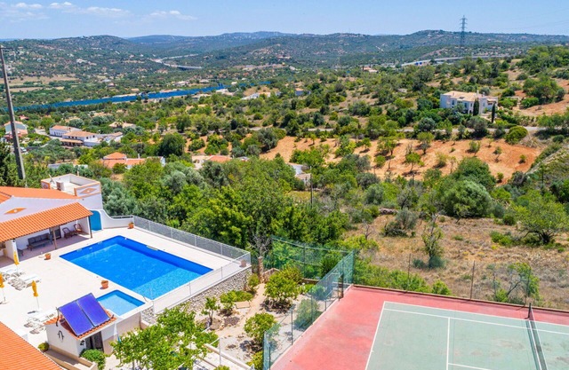 Lovely apartment in villa for 4 people with pool, A/C, WIFI, TV, terrace, panoramic view and par.