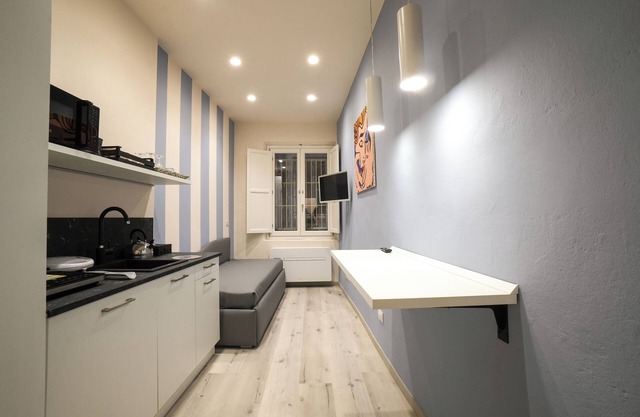 Lovely apartment in the heart of the city of Modena. Max 4pos.
