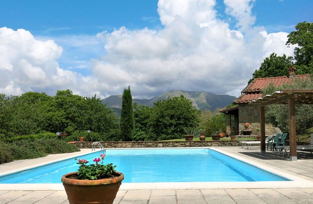 Lovely apartment in villa for 5 people with pool, WIFI, TV, patio, pets allowed and parking
