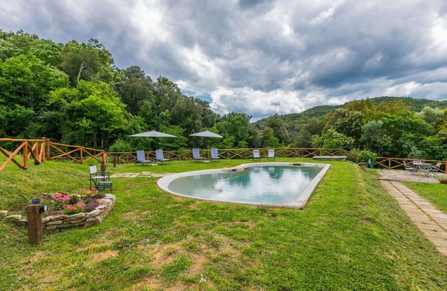 Lovely apartment in villa for 4 people with A/C, pool, WIFI, TV, pets allowed and parking