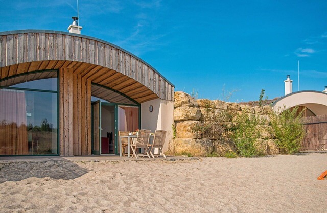 Lovely apartment in villa for 4 guests with WIFI, TV, terrace, pets allowed and parking