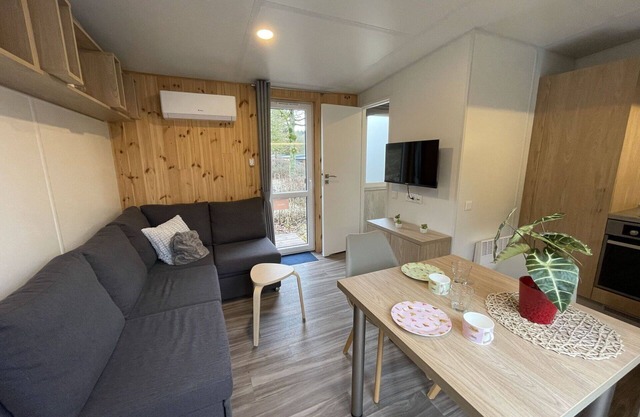 Lovely apartment in villa for 4 guests with A/C, WIFI, TV, terrace and parking