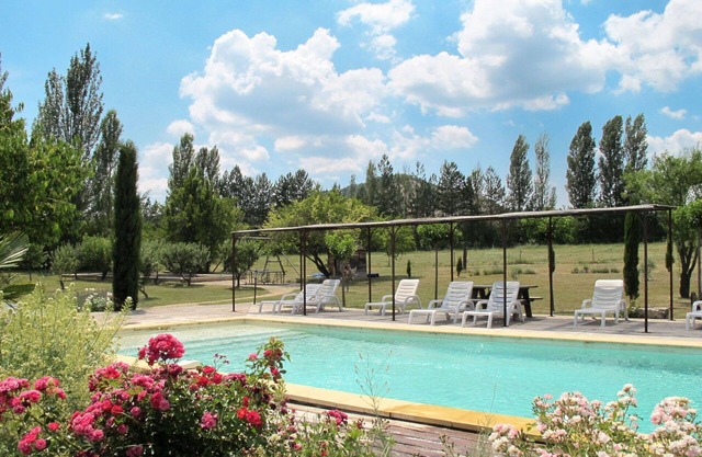 Lovely apartment in villa with pool, WIFI, patio, pets allowed, panoramic view and parking