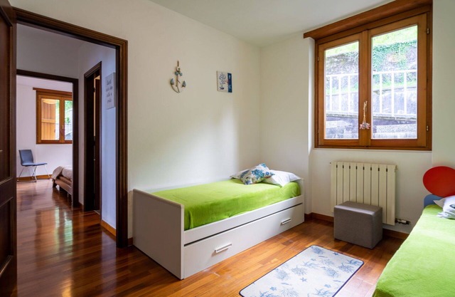Lovely apartment in villa for 6 guests with WIFI, TV, balcony, pets allowed and parking