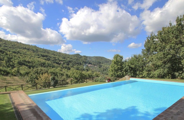 Lovely apartment in villa for 6 people with WIFI, pool, TV, balcony, pets allowed and parking