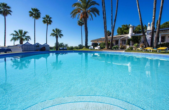 Lovely apartment in villa for 4 guests with WIFI, pool, TV, terrace and parking