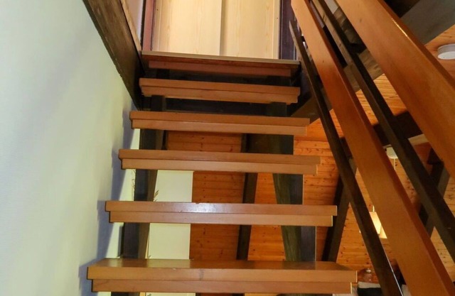 Lovely apartment in villa for 5 guests with pool, TV, terrace, pets allowed and parking