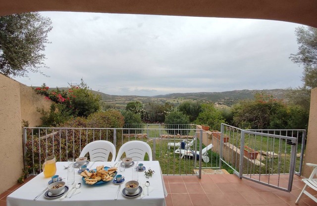 Lovely apartment in villa for 5 people with WIFI, A/C, pool, TV, terrace, panoramic view and par.