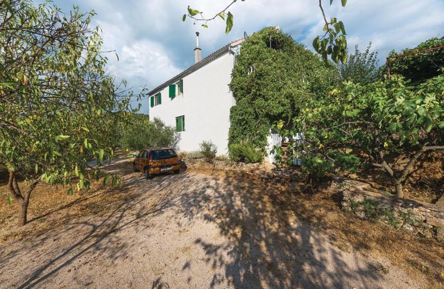 Lovely Apartment In Zaton With Wifi