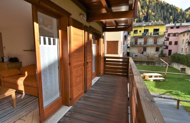Lovely apartment for 4 guests with WIFI, TV, terrace, pets allowed and parking