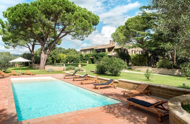 Lovely apartment for 4 guests with pool, WIFI, TV, terrace, pets allowed and parking