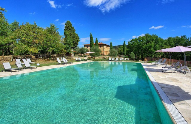 Lovely apartment for 4 people with pool, WIFI, TV, pets allowed and parking