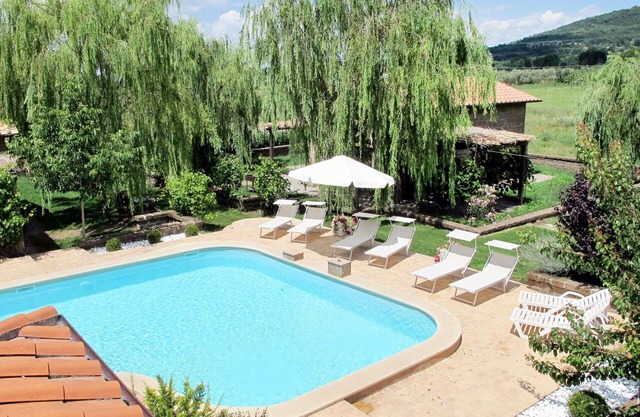 Lovely apartment in villa with WIFI, pool, TV, patio, pets allowed, panoramic view and parking