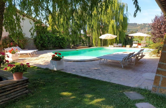 Lovely apartment in villa with WIFI, pool, TV, patio, pets allowed, panoramic view and parking