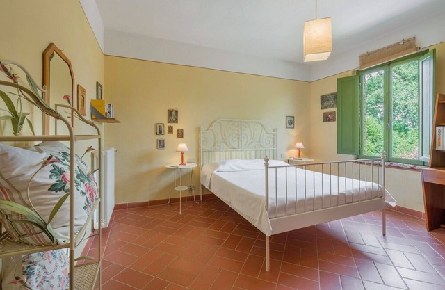 Lovely apartment with WIFI, TV, pets allowed, panoramic view and parking, close to San Gimignano