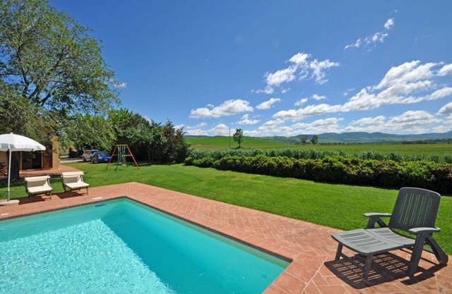 Lovely apartment for 6 guests with WIFI, pool, panoramic view and parking, close to Montepulciano