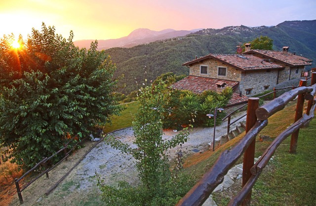 Lovely apartment in Tuscany traditional, sunny and panoramic country side villa.
