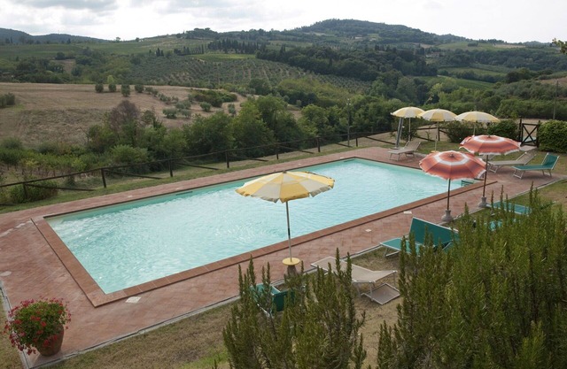 Lovely apartment for 4 people with WIFI, pool, A/C, pets allowed, panoramic view and parking