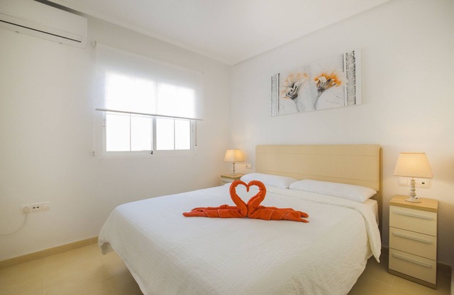 Lovely apartment near beach, free WIFI, garage, swimming pool, AC, roof terrace