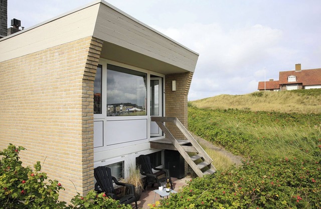 Lovely apartment with terrace and private parking, only 50 m from the beach!