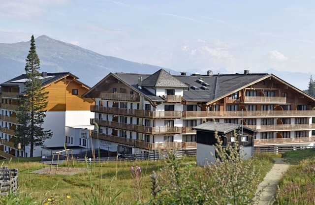 Lovely apartment with WIFI, pool, TV, balcony, pets allowed, panoramic view and parking