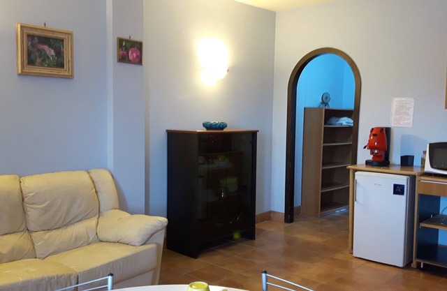 Lovely apartment with terrace, secure and surrounded by a large garden.