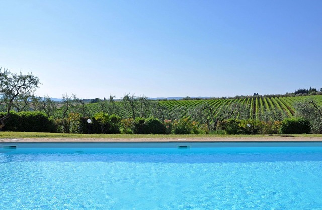 Lovely apartment with A/C, pool, WIFI, panoramic view and parking, close to Greve In Chianti
