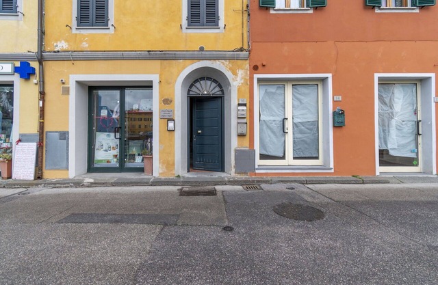 Lovely apartment with WIFI, A/C, TV, balcony, pets allowed and panoramic view, close to Pisa