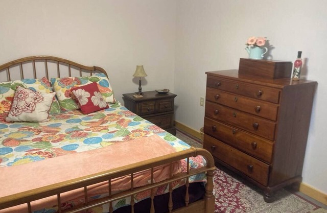 Lovely apartment with WiFi in charming Lyndonville.