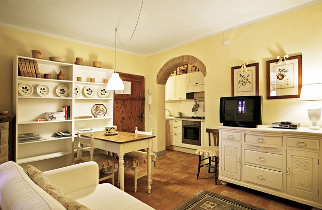 LOVELY APERTMENT CLOSE TO FLORENCE. POOL, WI-FI 24H, WINE TASTING