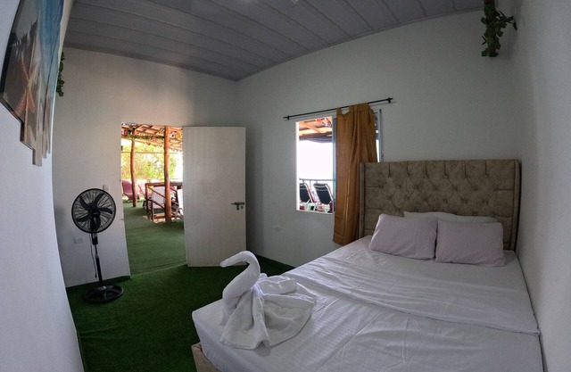 lovely bedroom with ocean view & breackfast with WiFi in Baru, Cartagena