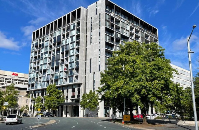 Lovely CBD two bedroom apartment free parking