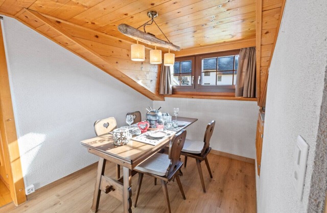 Lovely chalet-style apartment in Montana Village