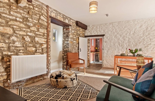 Lovely Coach house with 2 bedrooms and garden, with lovely restaurant on site