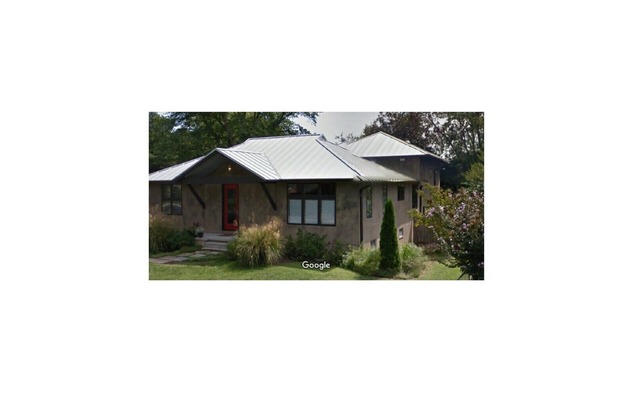 Lovely contemporary in water-privileged community
