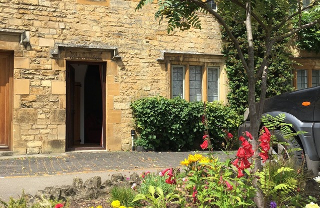 Lovely Cotswolds Cottage, High Street, Moreton