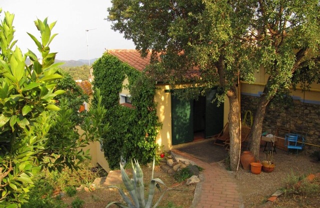 Lovely cottage in a picturesque village - 20 minutes drive to the beach