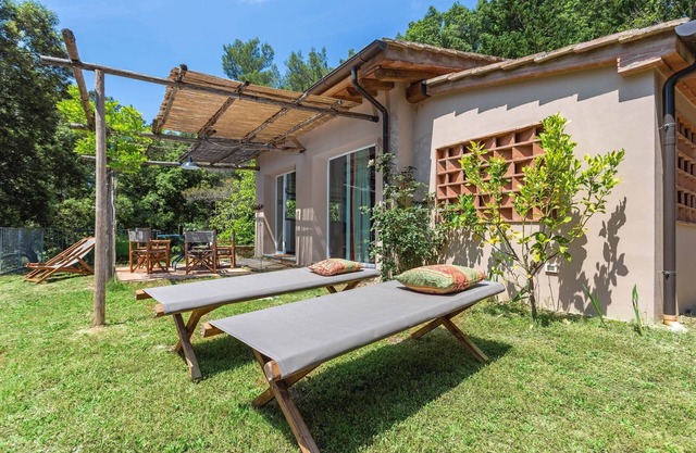 Lovely cottage, quiet located, shared hot tub, village walking distance